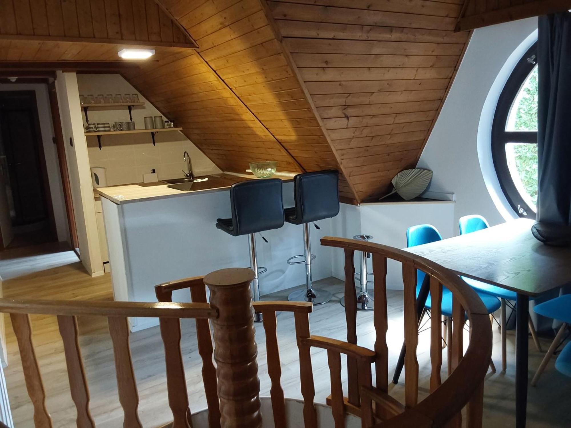 Tuerkiz Apartman - 5 Szobas 13 Fos Apartmanhaz 4Km A Balaton- Balatonszabadi Fürdőtelep Esterno foto