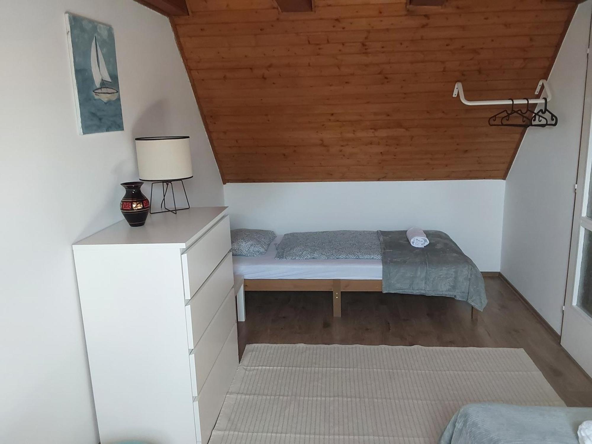 Tuerkiz Apartman - 5 Szobas 13 Fos Apartmanhaz 4Km A Balaton- Balatonszabadi Fürdőtelep Esterno foto