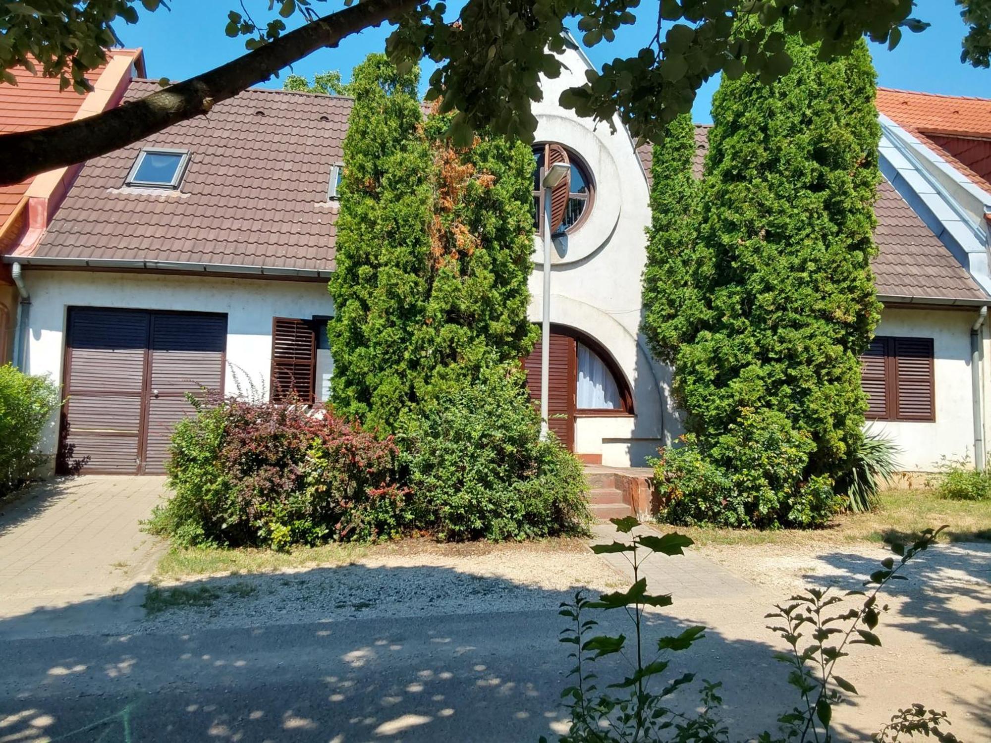 Tuerkiz Apartman - 5 Szobas 13 Fos Apartmanhaz 4Km A Balaton- Balatonszabadi Fürdőtelep Esterno foto